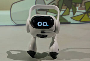 Fotografía del 'Agente de IA', un robot doméstico inteligente de LG que busca crear un 'hogar sin trabajo', durante las exhibiciones de la Feria de Electrónica de Consumo (CES).
