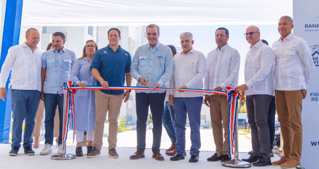 Presidente Luis Abinader en la inauguración de obras.