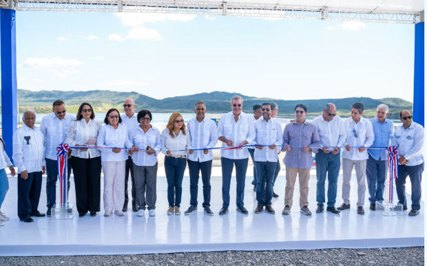 Presidente Abinader inaugura embalse de la presa Montegrande para garantizar agua a la Región Sur.