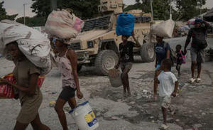 Miles de desplazados en una zona de Puerto Príncipe a causa de la violencia de las bandas