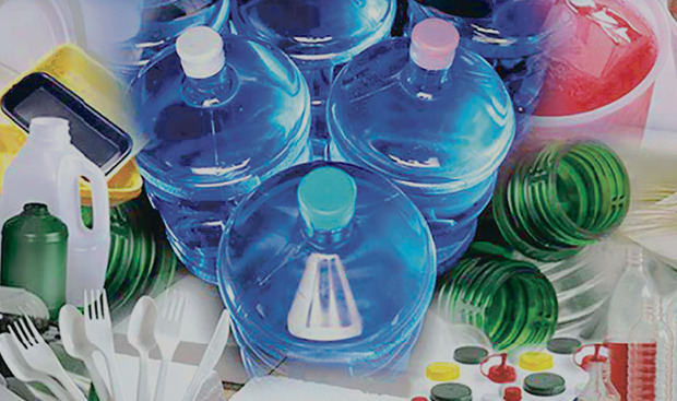 Vasos, platos y cubiertos hechos de plástico de un solo uso son omnipresentes en muchos negocios de Puerto Rico.