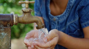 Abinader afirma que el agua es una cuestión prioritaria en su gestión y repasa los avances