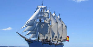 El buque escuela español Juan Sebastián de Elcano toca puerto en Santo Domingo.