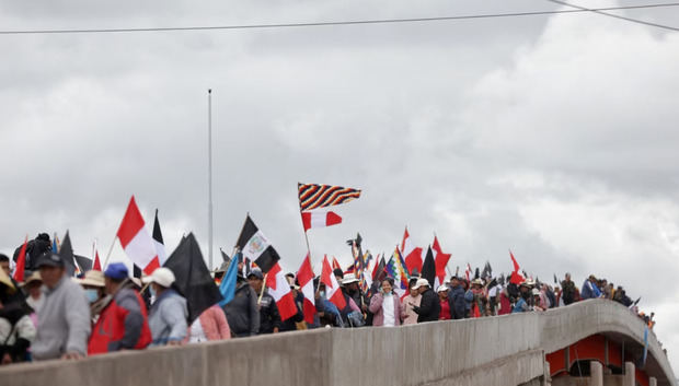 Manifestantes antigubernamentales protestan contra la presidenta Dina Boluarte.