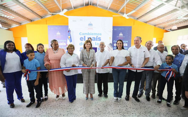 Vicepresidenta Raquel Peña inaugura obras en Santo Domingo.