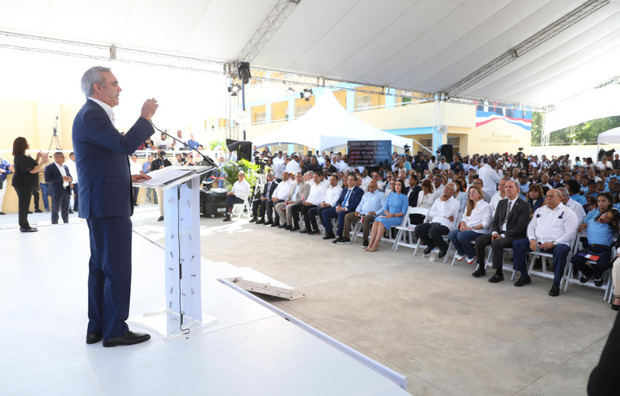 Luis Abinader.