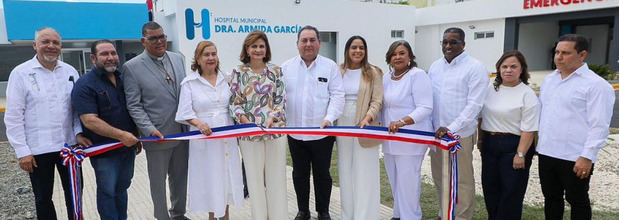 Vicepresidenta Raquel Peña entrega centro hospitalario y da palazo para ampliación del Morillo King en La Vega.