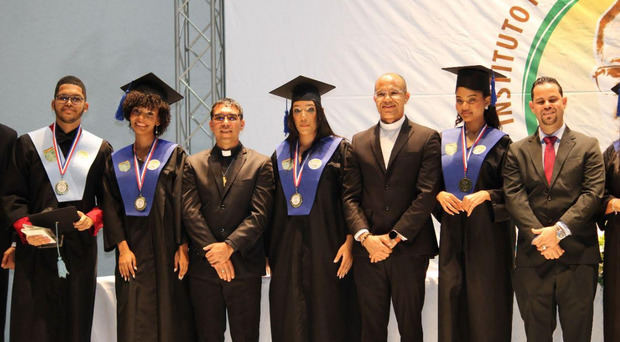 Emergen 115 nuevos profesionales del Hogar Escuela Santo Domingo Savio