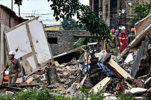 Sube a cinco el número de muertos por el desplome de un edificio en Brasil