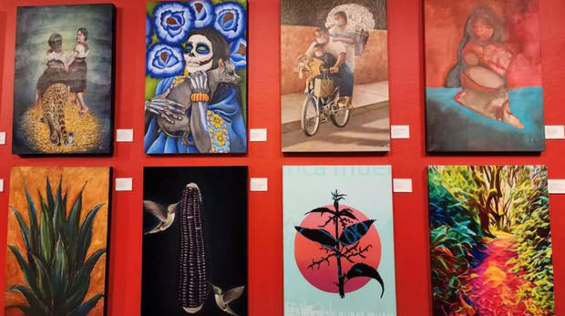 Obras que hacen parte de la exposición itinerante 'Corazón Migrante', en la sala Octavio Paz del Consulado General de México, en Nueva York.