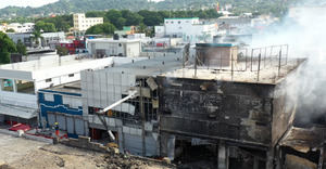 Técnicos de Edesur trabajan 24 horas al día en zona de explosión y centros médicos en San Cristóbal
