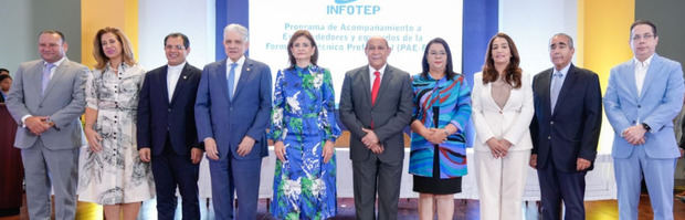 Vicepresidenta de la República, Raquel Peña y Rafael Santos Badía, director de INFOTEP.