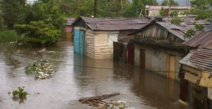 Decenas de viviendas resultaron inundadas durante varias horas por las lluvias en Santiago