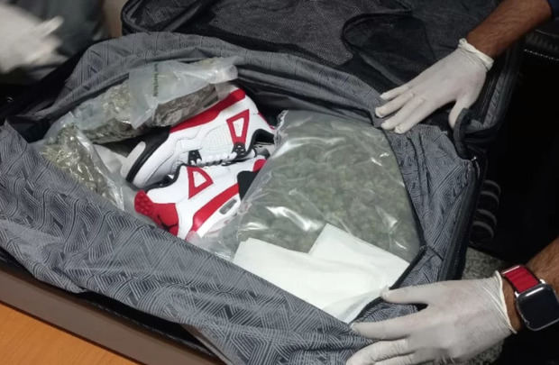 Apresan a una mujer con 45 paquetes de marihuana en el aeropuerto Las Américas.