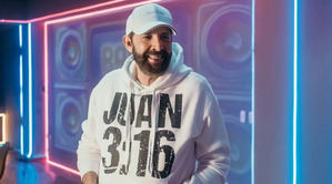 El cantante dominicano Juan Luis Guerra lanza su nuevo sencillo 'Mambo 23'