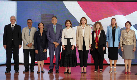 Gioconda Belli y Sergio Ramírez reciben el Premio Internacional Pedro Henríquez Ureña.