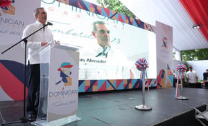 Presidente Abinader deja inaugurado festival del cigarro.