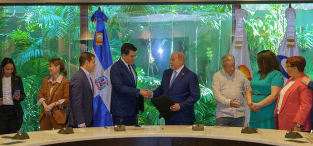 Mitur e Infotep firman acuerdo interinstitucional.