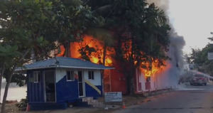 Un incendio destruye los negocios de la playa de los pescadores de Las Terrenas