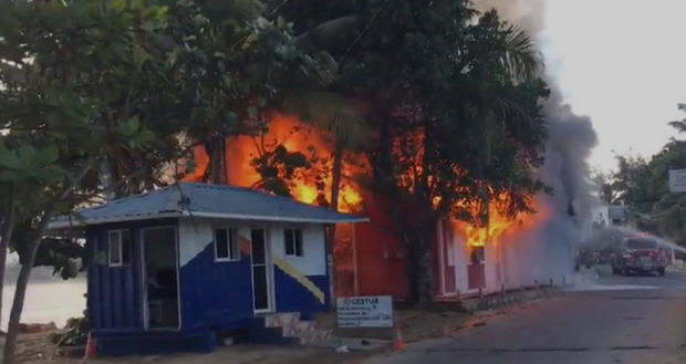 Un incendio destruye los negocios de la playa de los pescadores de Las Terrenas.