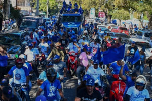 Los Tigres del Licey celebran su triunfo con una caravana en la capital dominicana
