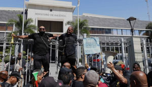 Presidencia acusa a la oposición de estar detrás de protesta de los policías pensionados