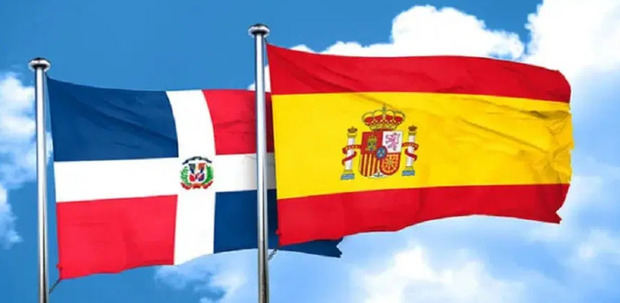 Banderas de República Dominicana y España.