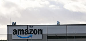 Vista exterior de la sede de una oficina de Amazon.