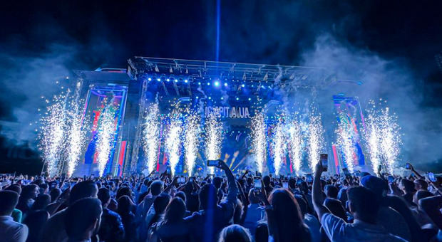 Las decenas de miles de personas que, durante las cinco horas que duró el concierto llenaron el Estadio Olímpico de Santo Domingo, cantaron, bailaron y disfrutaron de esta primera edición del Festival Capitalia hasta bien entrada la madrugada.