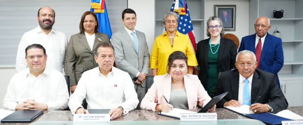 La USPTO y ONAPI firman declaración conjunta para facilitar la homologación de patentes.