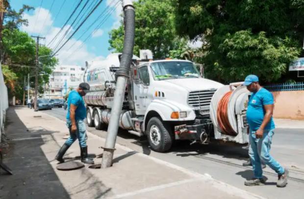 Alcaldía del Distrito Nacional despliega brigadas preventivas ante incidencia de vaguada