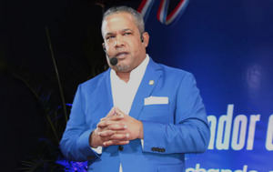 El cantante y senador Héctor 'El Torito' Acosta revela que padece de cáncer