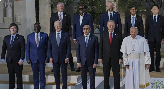 El presidente de Estados Unidos, Joe Biden, en la foto de familia de la Cumbre del G7 en Italia.