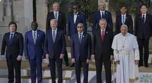 ¿Biden se desorienta? Un vídeo manipulado se convierte en la comidilla del G7