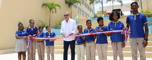 Presidente Abinader inaugura escuelas y apartamentos en la provincia Santo Domingo