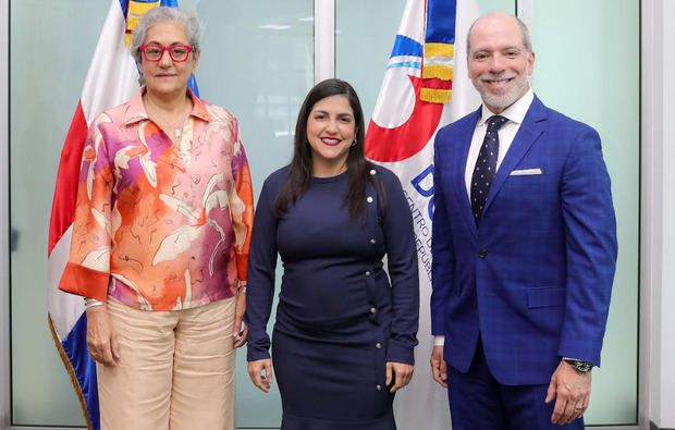 Vilma Arbaje, Biviana Riveiro, José Raul Perales.