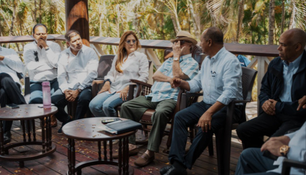 Carolina Mejía visita San Cristóbal, Peravia y La Altagracia en apoyo a candidatos congresuales.