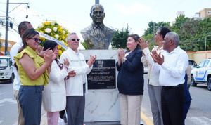 Honran la memoria de Martin Luther King con un busto al cumplirse 56 años de su muerte.