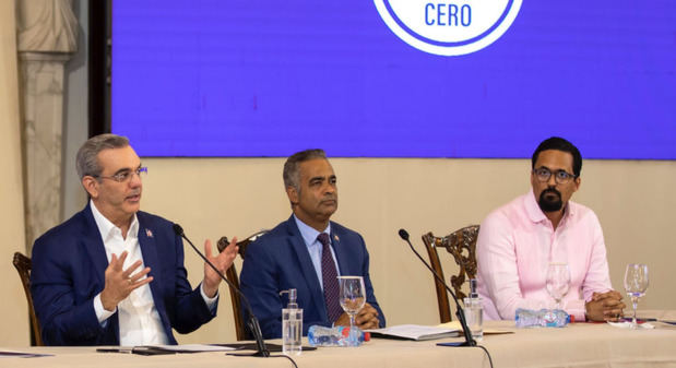 El presidente Luis Abinader en la presentación del programa burocracia cero.