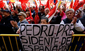 Militantes y dirigentes socialistas cierran filas en torno a Sánchez: "Pedro, quédate"