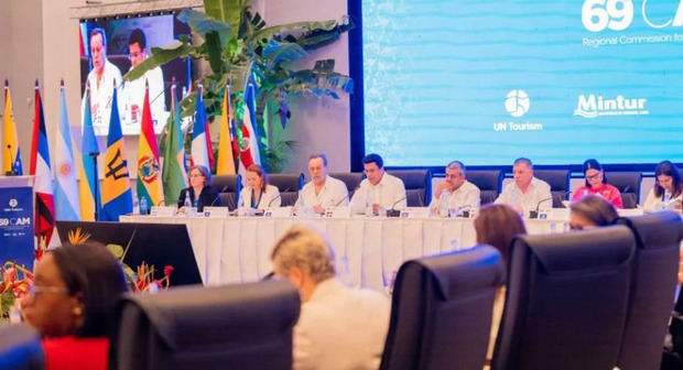 RD firma dos acuerdos de sostenibilidad y capacitación turística en reunión en Cuba.
