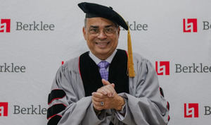 Gilberto Santa Rosa "honradísimo" de ser investido doctor honoris causa de Berklee College