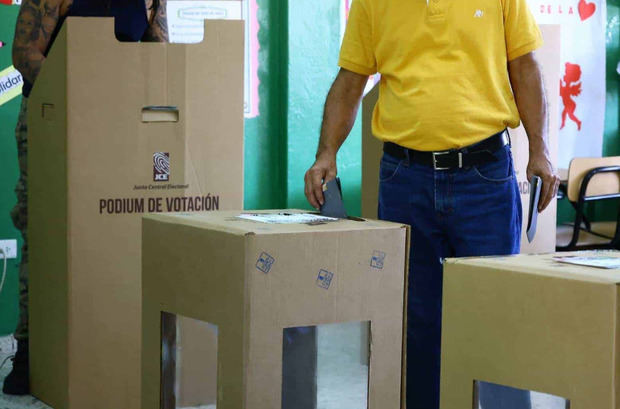 La JCE informó que estás elecciones 2024 solo ella está autorizada para colocar carpas, las cuales usará en algunos colegios electorales.