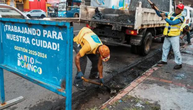 Alcaldía del Distrito Nacional despliega brigadas preventivas ante incidencia de vaguada