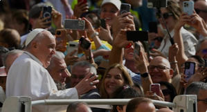 El papa dice que "es necesario rezar por la paz en estos tiempos de guerra mundial"