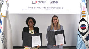 La directora general de la ONE, Miosotis Rivas Peña y  la directora general de la DGCINE, Marianna Vargas Gurilieva.