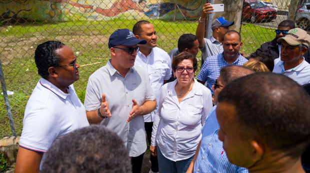 Gobierno inicia entrega de ayudas a familias afectadas por las lluvias en Villa Tapia y Salcedo.