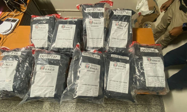 Ocupan 25 libras de marihuana y detienen a estadounidense en Aeropuerto de las Américas.