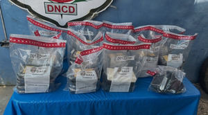 Interceptan vehículo con 64 paquetes de cocaína en la  carretera Higüey-La Romana.