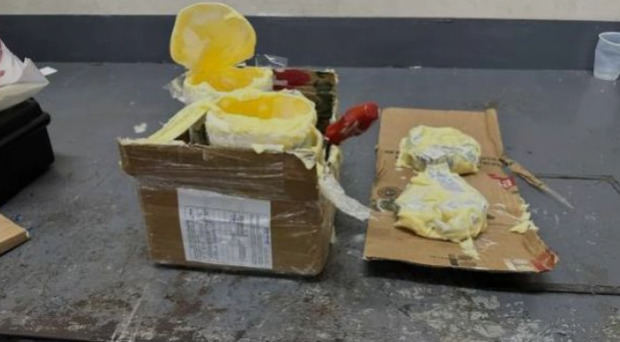 Hallan cocaína oculta en envases de tratamiento para el cabello en un depósito de Inposdom.